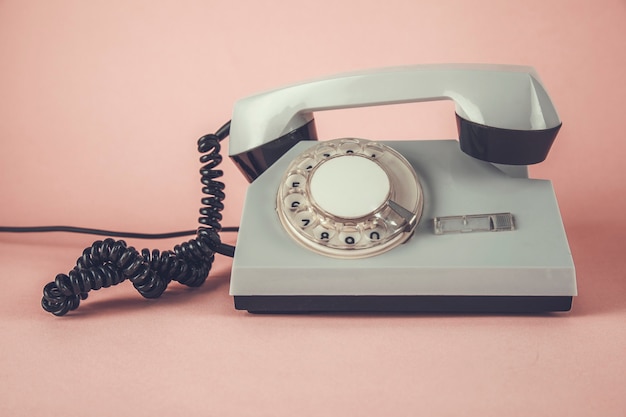 Photo vintage phone on the pink table