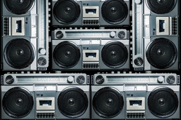 Photo vintage radio boombox on dark background