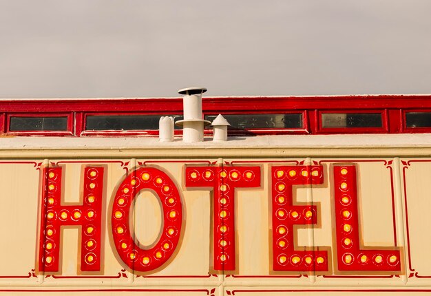 Photo vintage sign with the word hotel in red color