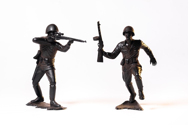 Vintage speelgoed zwarte soldaten geïsoleerd
