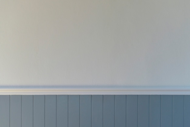 The vintage-style house wall has a white wall with texture and the lower part is blue-gray lath.