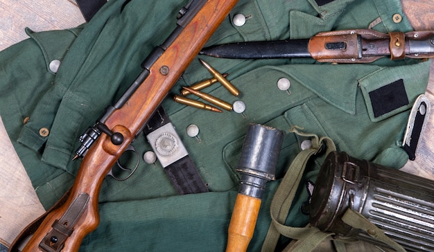 Foto superficie vintage con attrezzatura da campo dell'esercito tedesco. ww2