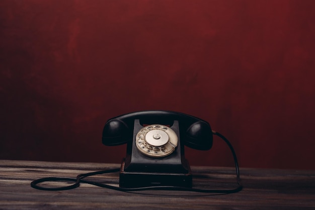 Photo vintage telephone on table