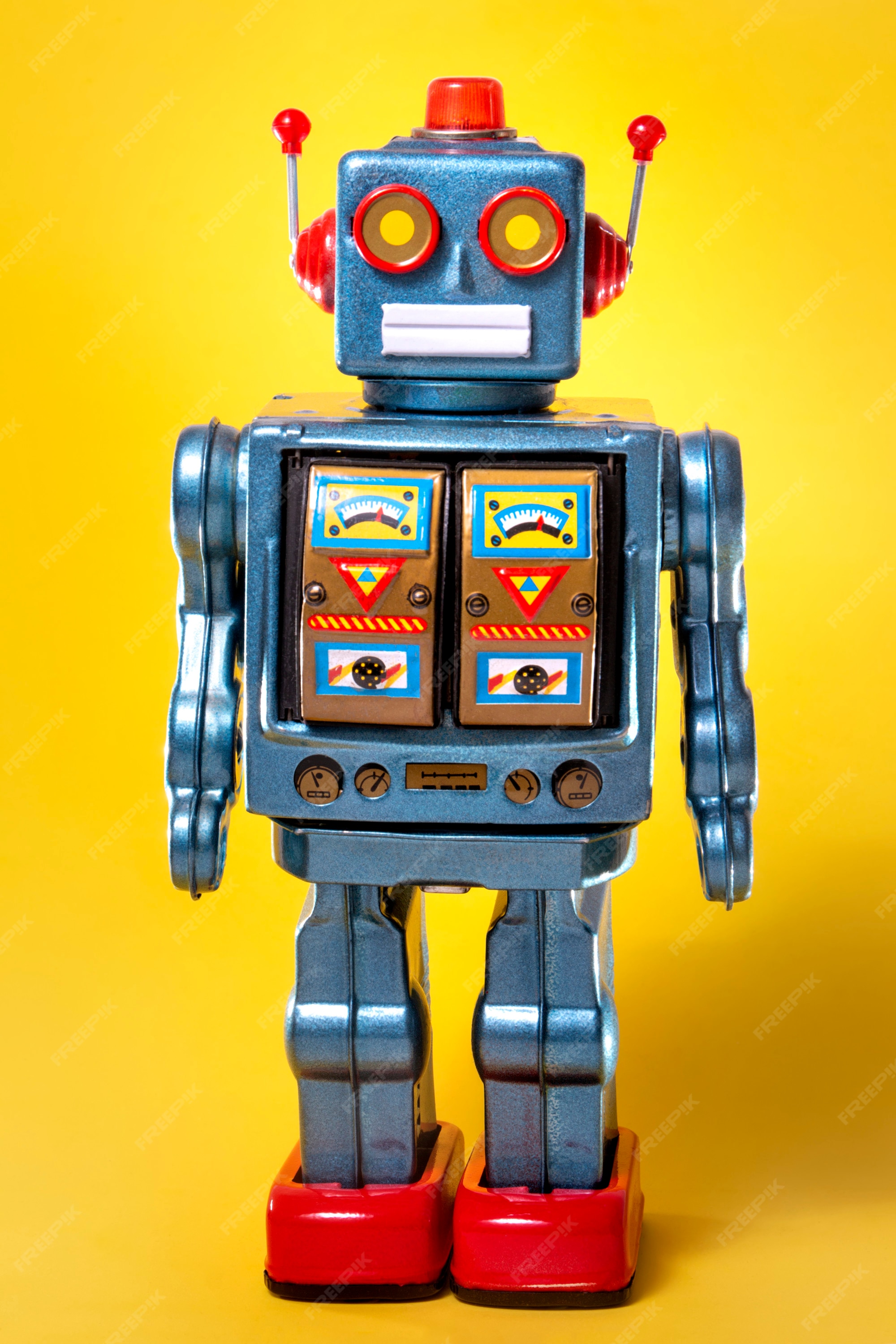 Premium Photo | Vintage tin robot toy