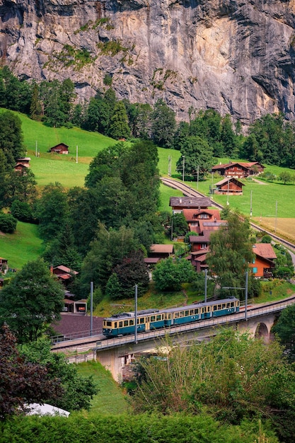 Vintage trein in het Lauterbrunnental Zwitserland