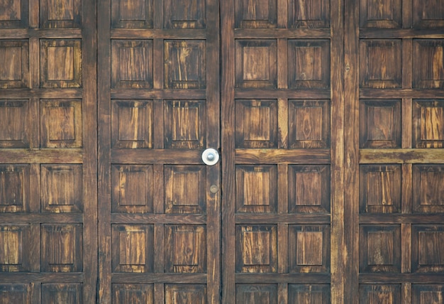 ソフトフォーカスのヴィンテージ木製ドア