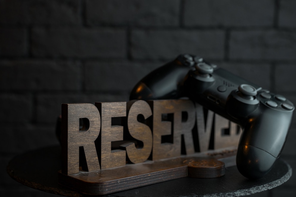 https://img.freepik.com/premium-photo/vintage-wooden-exclusive-figure_338491-5079.jpg?w=996
