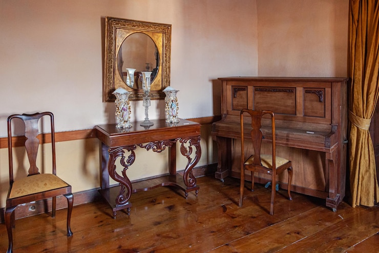 Photo vintage wooden furniture in the interior of an old house, fuerteventura