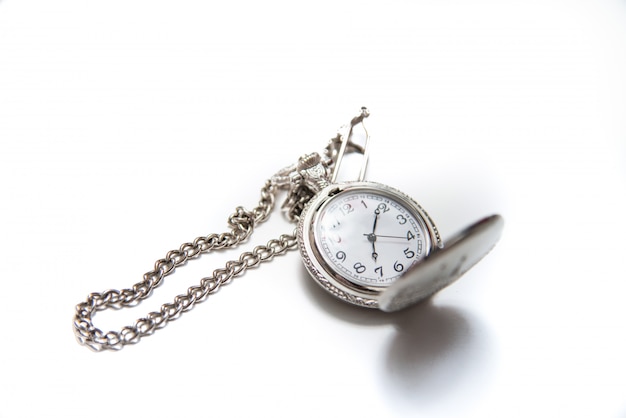 Vintage zakhorloge met een ketting geïsoleerd