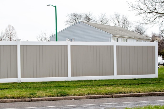 vinyl fence in residential neighborhood home