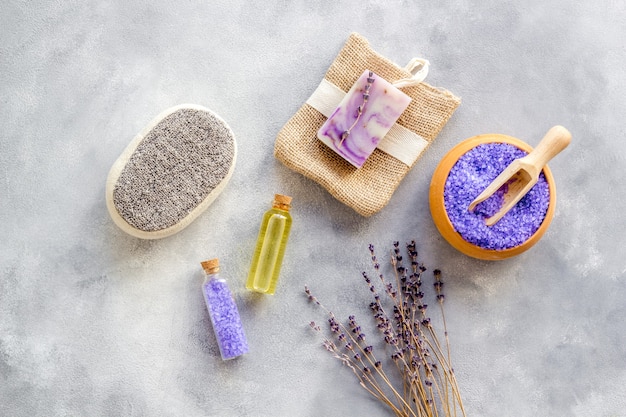 Фото Фиолетовая соль для ванн и эфирное масло