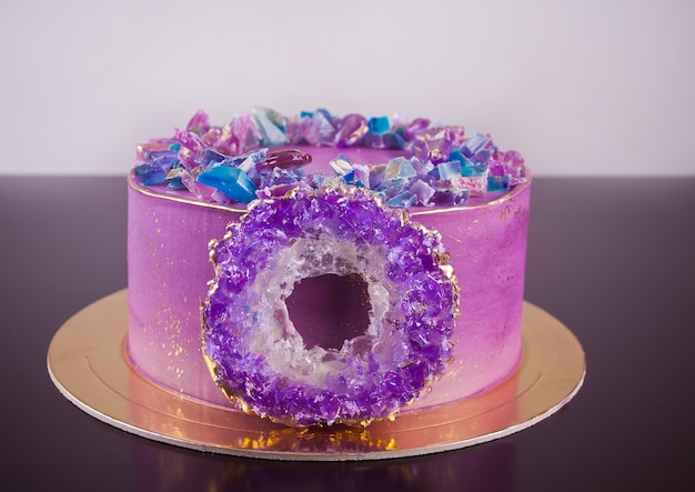 Photo violet cake with isomalt amethyst ring