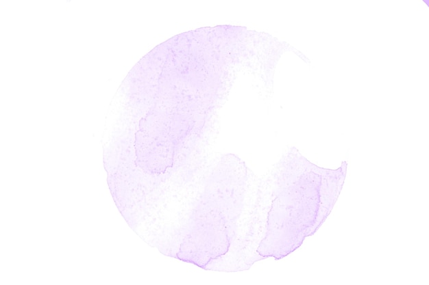 Фиолетовый акварельный круг, изолированные на белом фоне