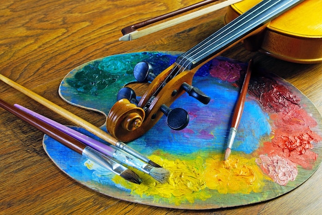 violin brushes and palette close up