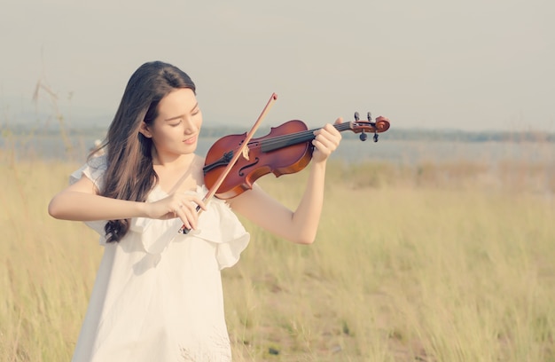 Photo violin charm meadow one person