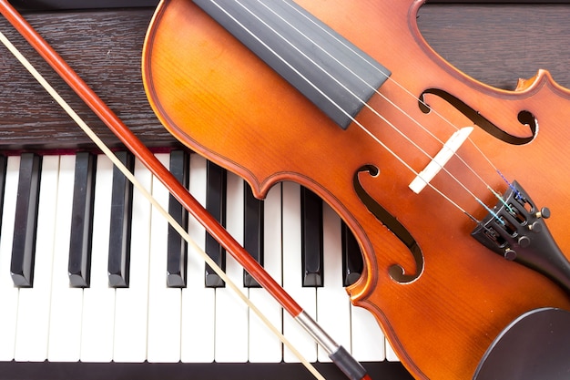 Violin on piano keyboard.