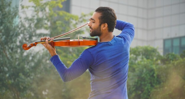 Изображения скрипачей. Музыка и музыкальное понятие тона. образы мужчины музыкант