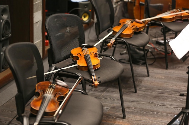 Violins are lying on chairs in the studio