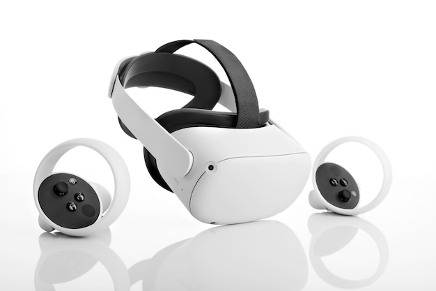 Occhiali per realtà virtuale vr box isolati su sfondo bianco