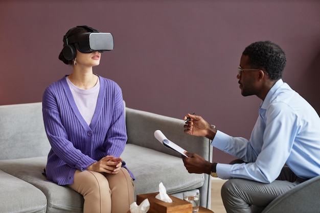 Сеанс терапии виртуальной реальностью