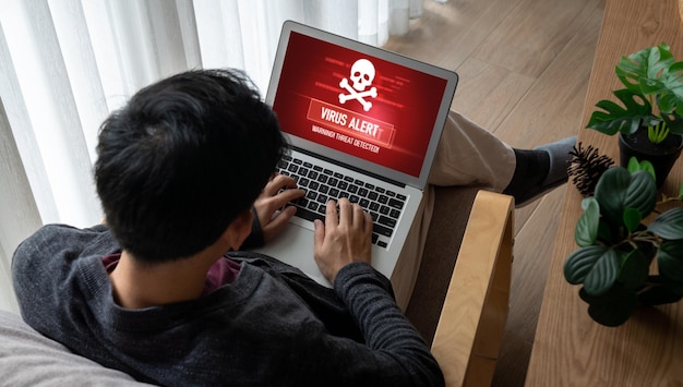 Viruswaarschuwing op het computerscherm gedetecteerd modieus cyberdreiging hacker computervirus en malware