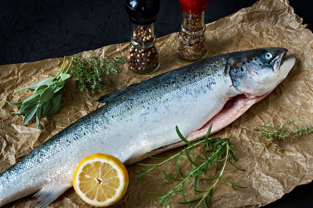 Foto vis rauwe vis om te koken forel zalm zalm