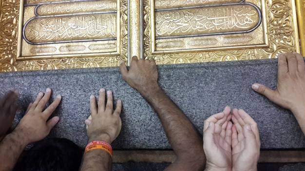 Visiting Kaaba, the closest possible place