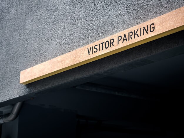 Segno di parcheggio del visitatore.