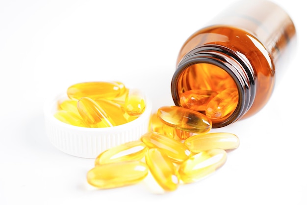 Visolie of levertraan gel in capsules met omega 3 vitamines aanvullende gezonde voeding
