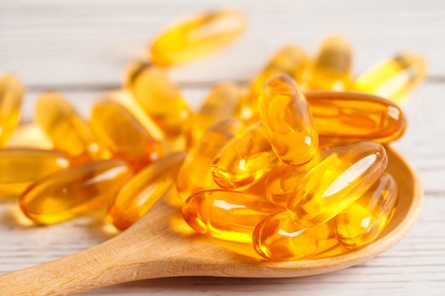 Visolie of levertraan gel in capsules met omega 3 vitamines aanvullende gezonde voeding