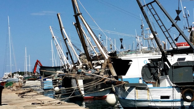 Foto visserijboten in de haven