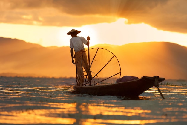 Visserszon bij Inle Lake, Shan State, Myanmar