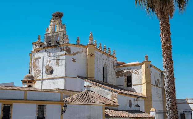 Photo vista de la iglesia siglo xvi del santisimo cristo del rosario en la villa de zafra espana