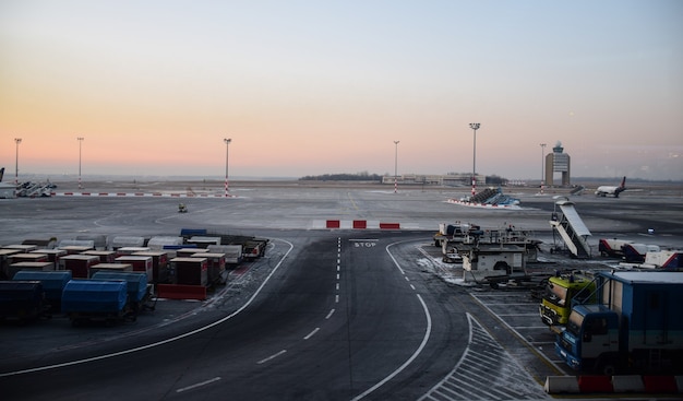 Vista panorámica del aeropuerto de budapest, hongarije