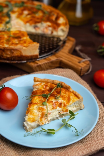 Vistaart Stukje Franse Taart Met Zalm En Kaas Quiche Lauren Met Rode Vis Afgesneden Stuk