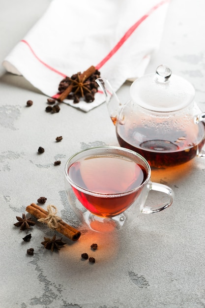 Photo vitamin tea with dried raspberries and cinnamon