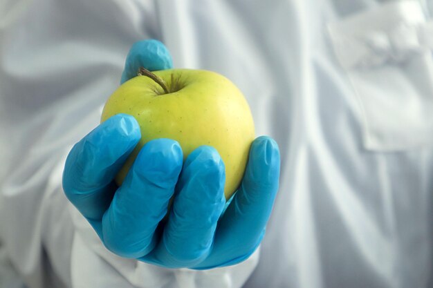 Foto le vitamine sono la chiave per la nostra salute mela verde in mano