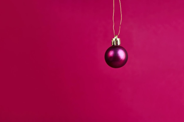 Viva magenta kerst achtergrond Kerstversiering op trendy kleur