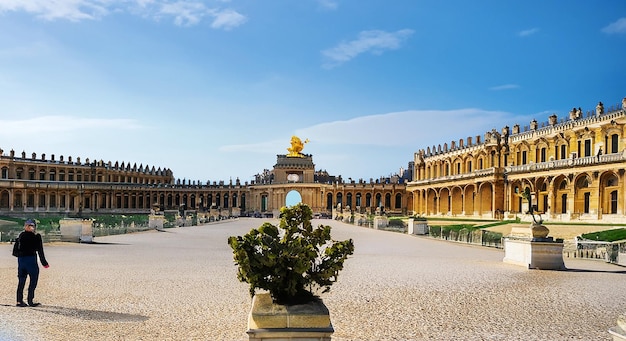 ベルサイユ宮殿の美しい公園の眺め