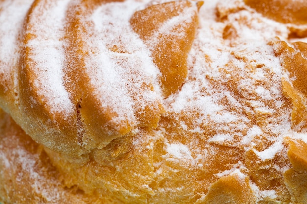 Vla zachte cake met witte wrongelcrème vulling, wrongeldessert met room