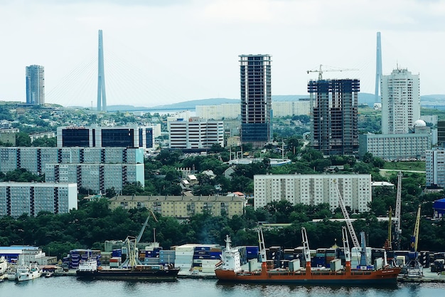 Vladivostok uitzicht op de stadsbrug