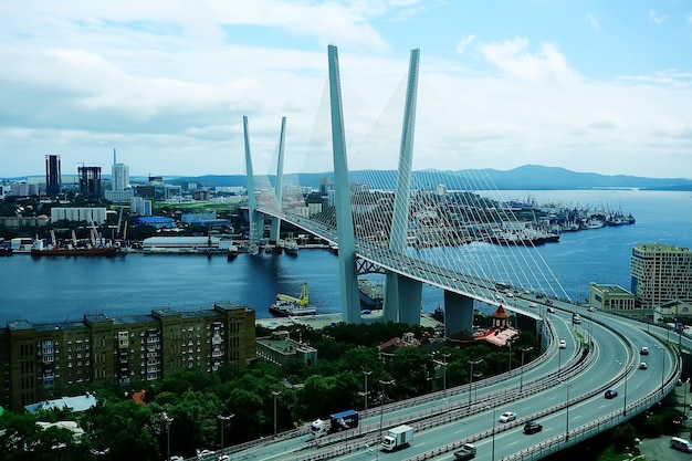 Vladivostok uitzicht op de stadsbrug