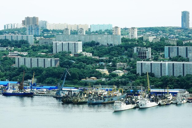 Vladivostok uitzicht op de stadsbrug