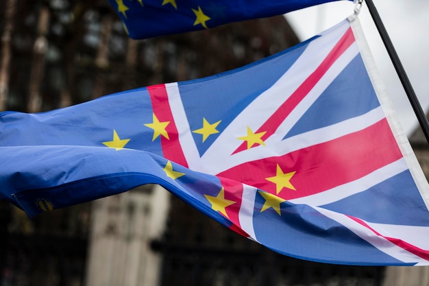 Vlag die Europese Unie en UK Union Jack combineert ter ondersteuning van een verblijf in Europa