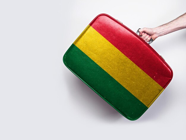 Vlag van Bolivia op een vintage leren koffer