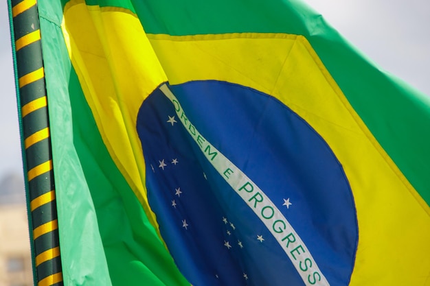 Vlag van Brazilië buiten in rio de janeiro brazil