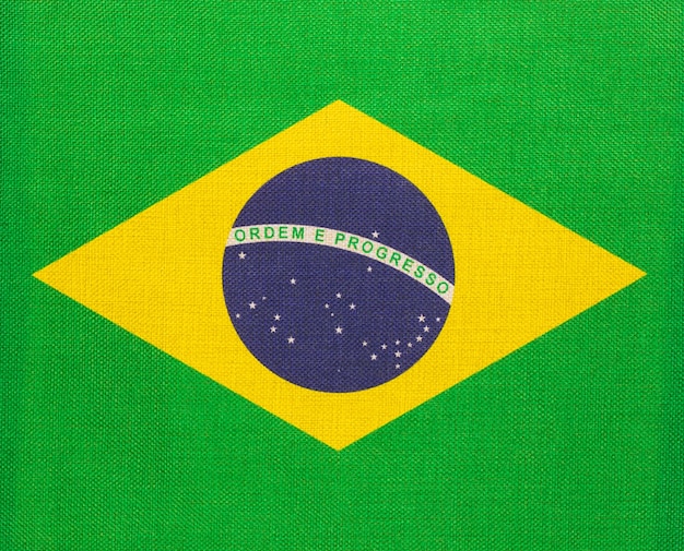 Foto vlag van brazilië geïsoleerd op witte achtergrond