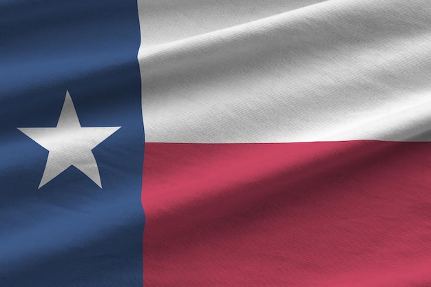 Vlag van de Amerikaanse staat Texas met grote plooien die van dichtbij zwaaien onder het studiolicht binnenshuis De officiële symbolen en kleuren in banner