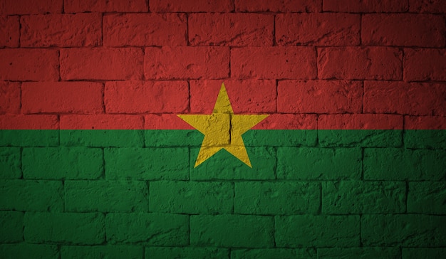 Foto vlag van de burkina faso op grunge muur achtergrond. originele verhoudingen