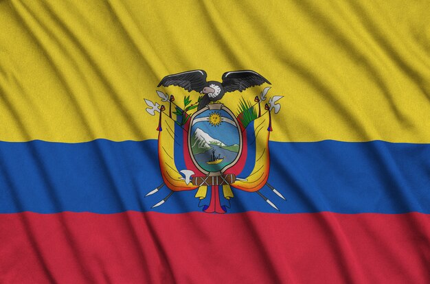 Vlag van Ecuador met veel plooien.